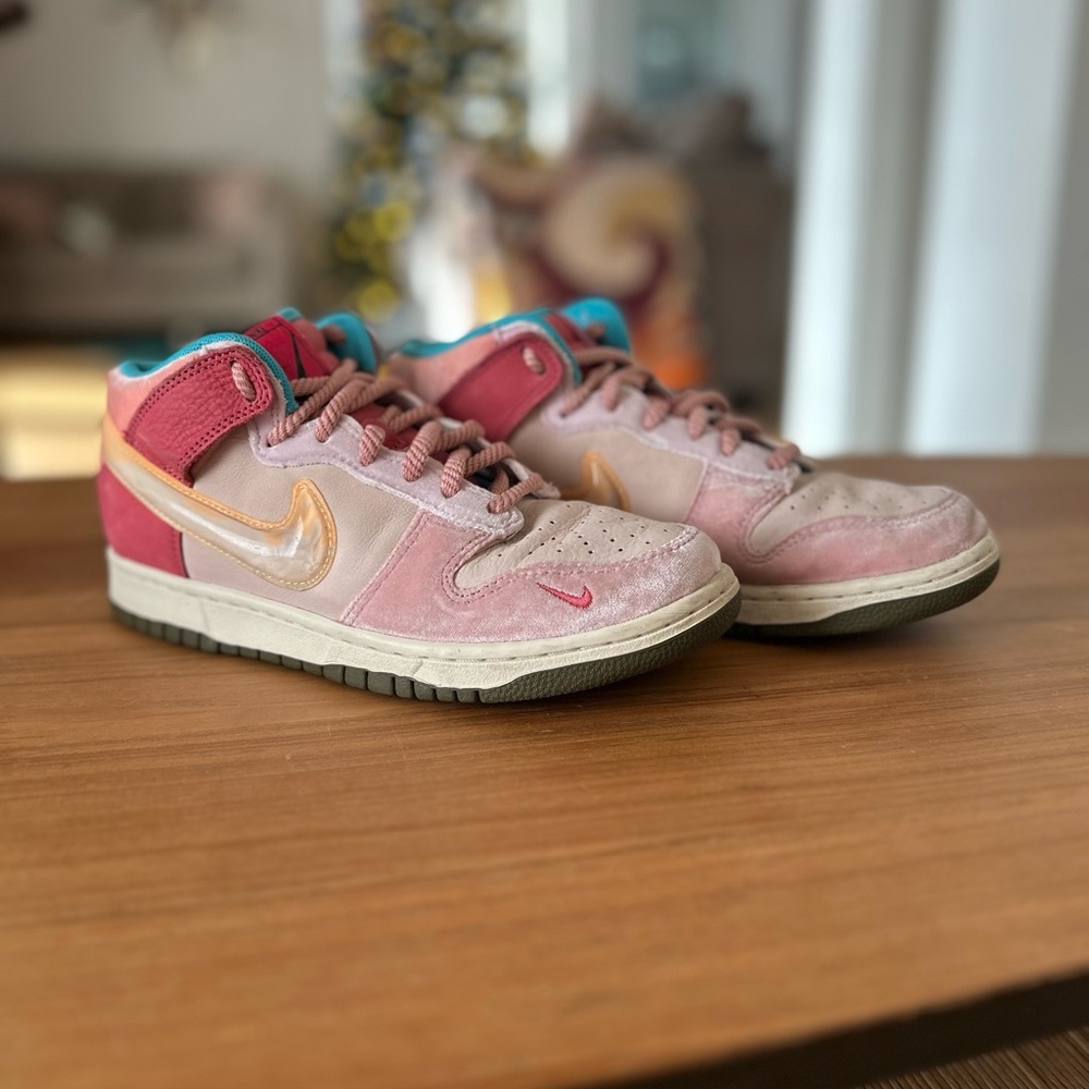 Nike Dunk Mid - Strawberry Milk